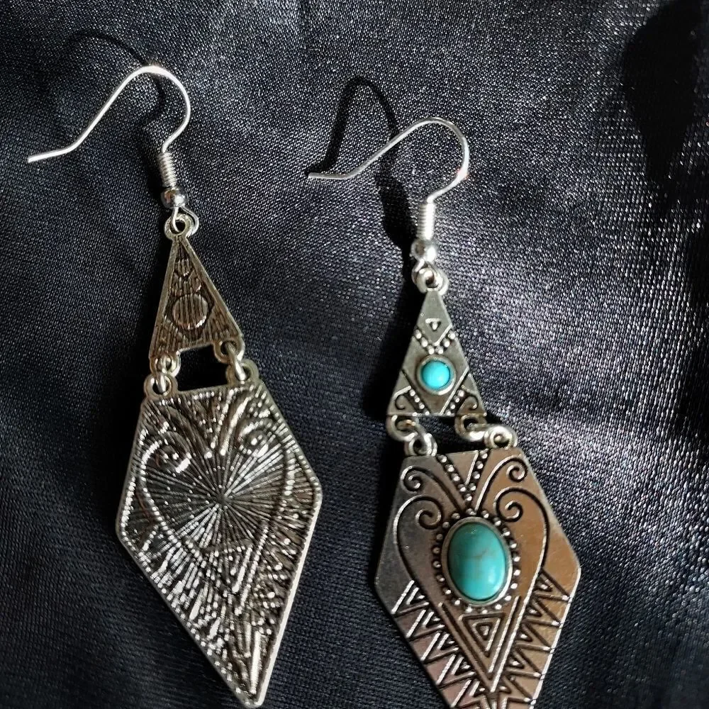 WESTERN SILVER TURQUOISE BOHO AZTEC DANGLE EARRINGS